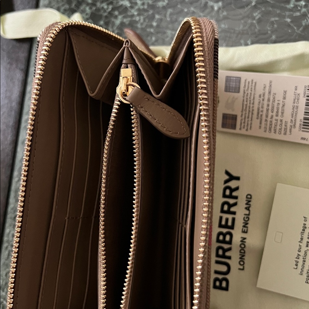🆕 Burberry Beige and Pink Zip-Around Wallet - Picture 7 of 9
